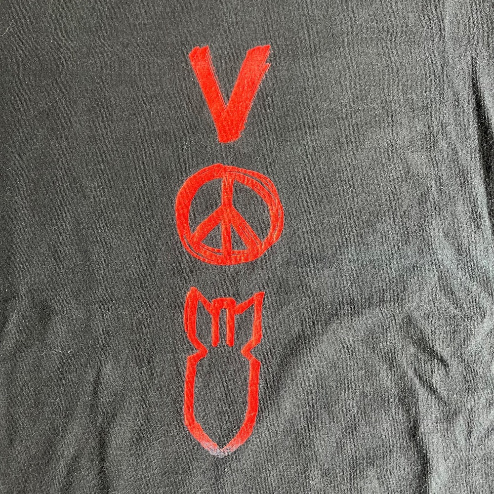 U2 Vertigo Tour T Shirt Mens Small 2006 Rock‎ Music Bono The Edge Peace SIgn - Picture 2 of 9